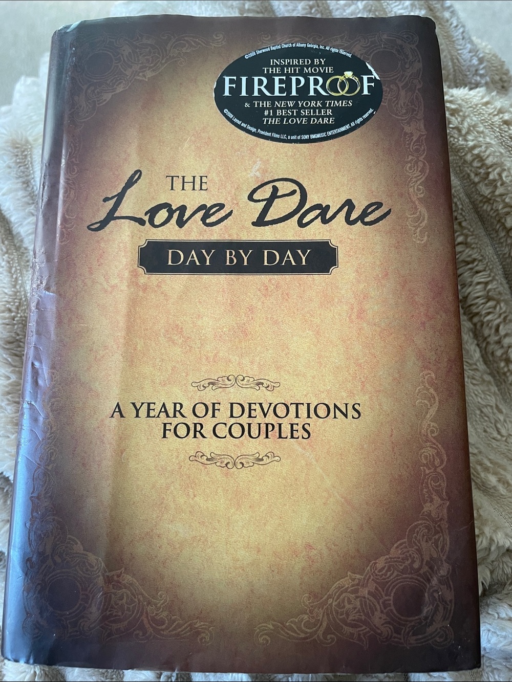 The Love Dare Day by Day - A Year of Devotions for Couples (Brown Cover)